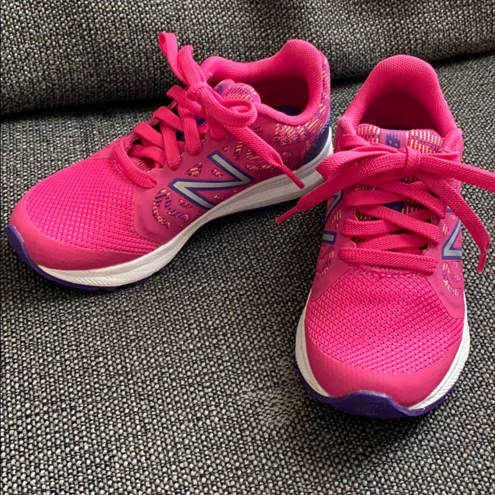 Girls New Balance sneaker!